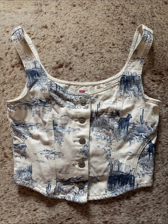 Levi's Tops - Levi's White Crop Tank with Blue Western  Print and Buttons